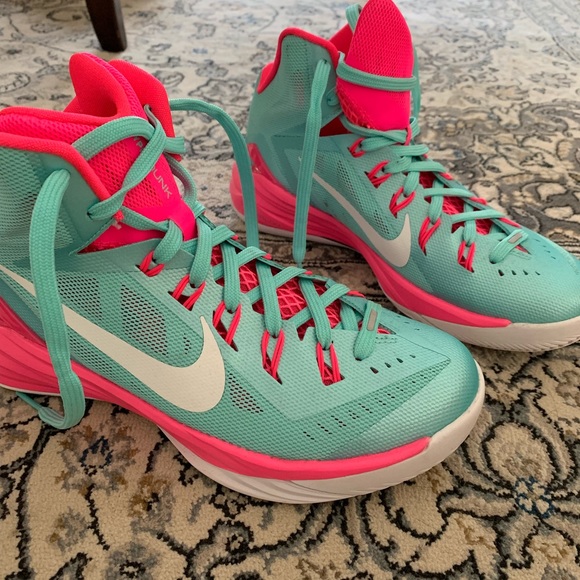 Nike women basketball shoes - Picture 2 of 5